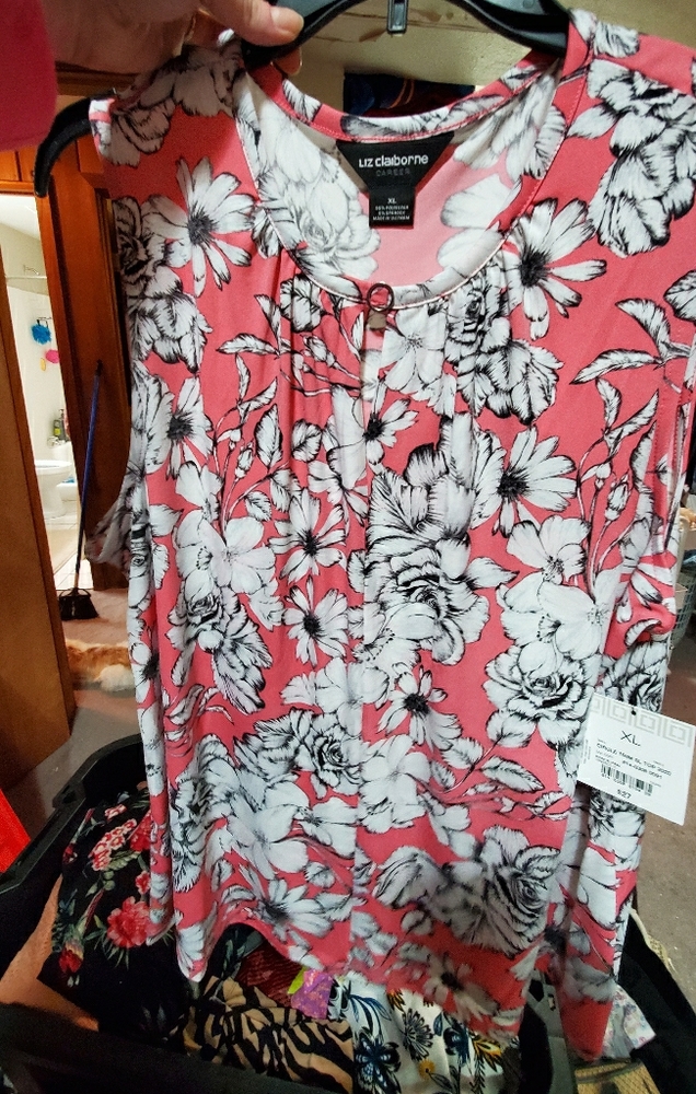 Pink sleevesless floral print blouse